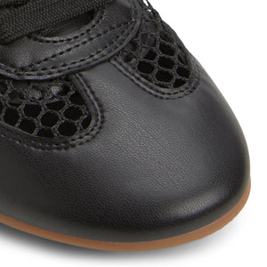 Quincie  /  Sneakers