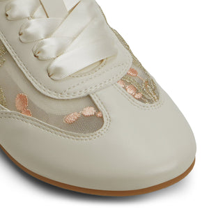 Quincie  /  Sneakers