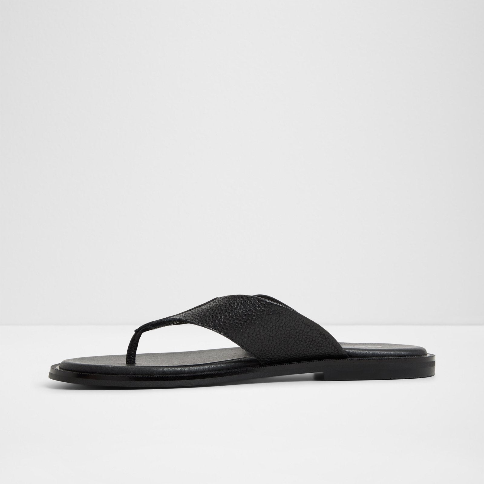 Serano / Flat Sandals