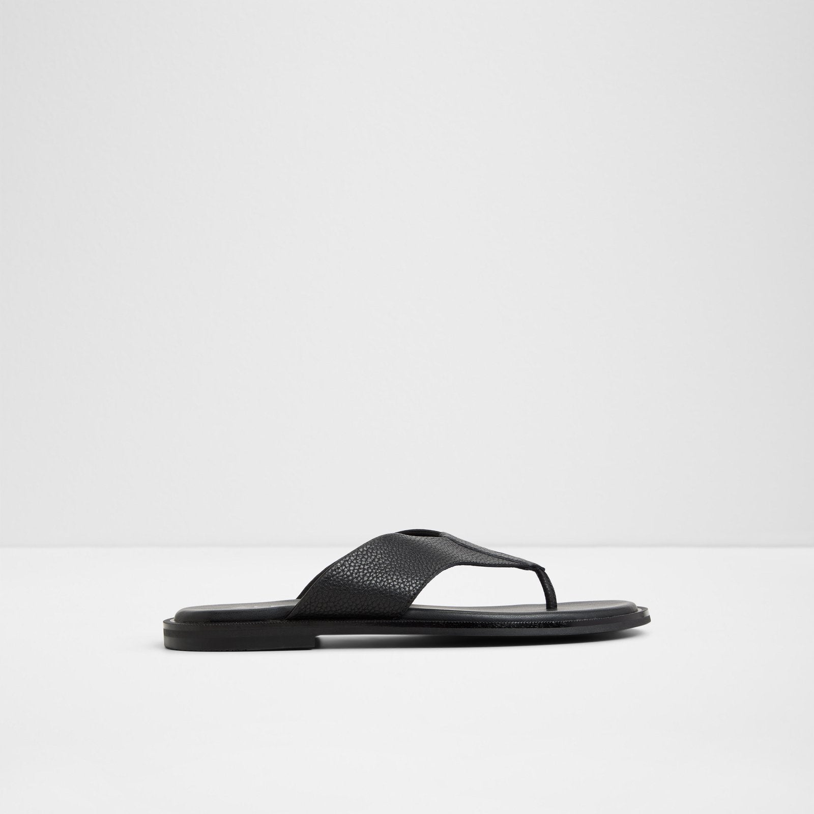 Serano / Flat Sandals