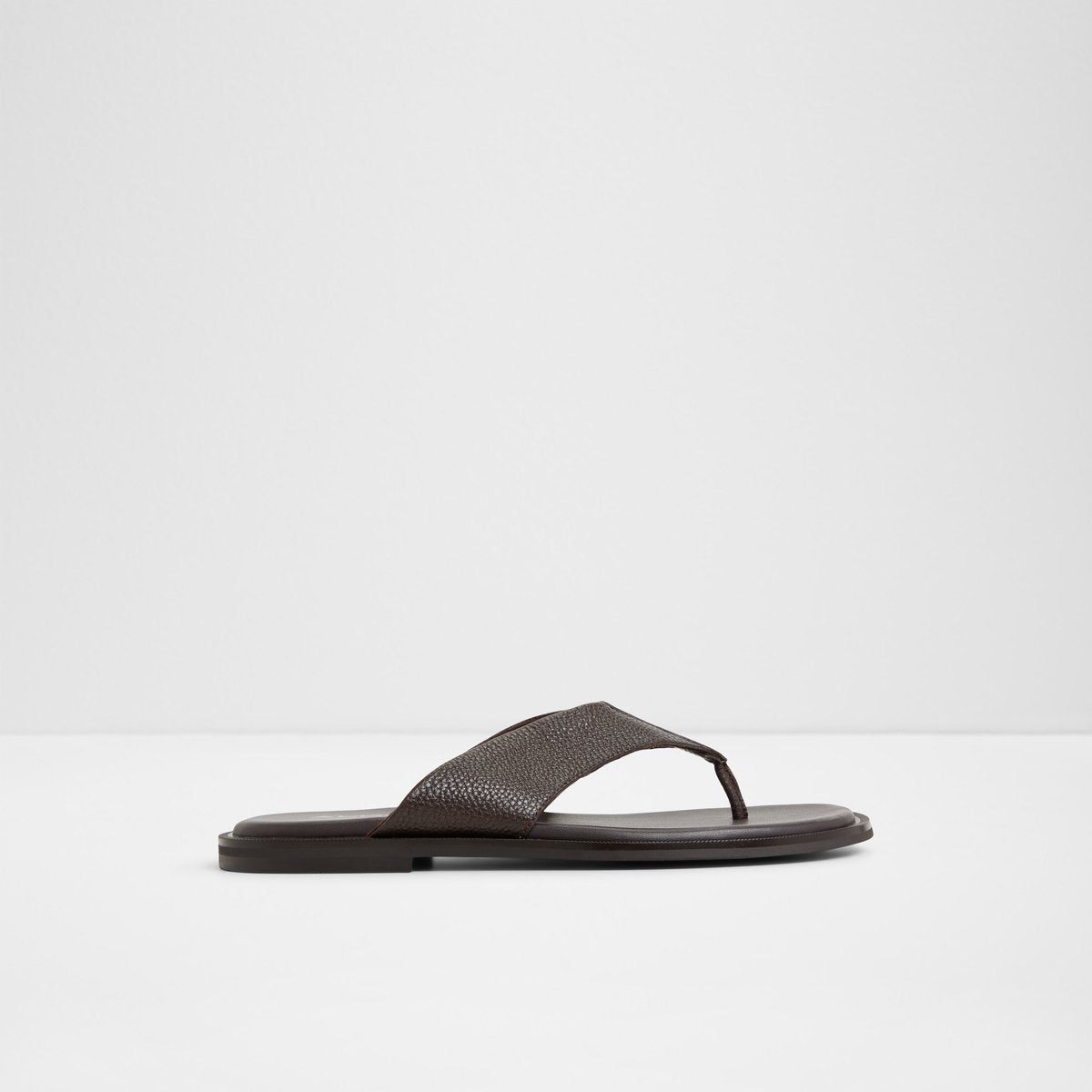 Serano / Flat Sandals