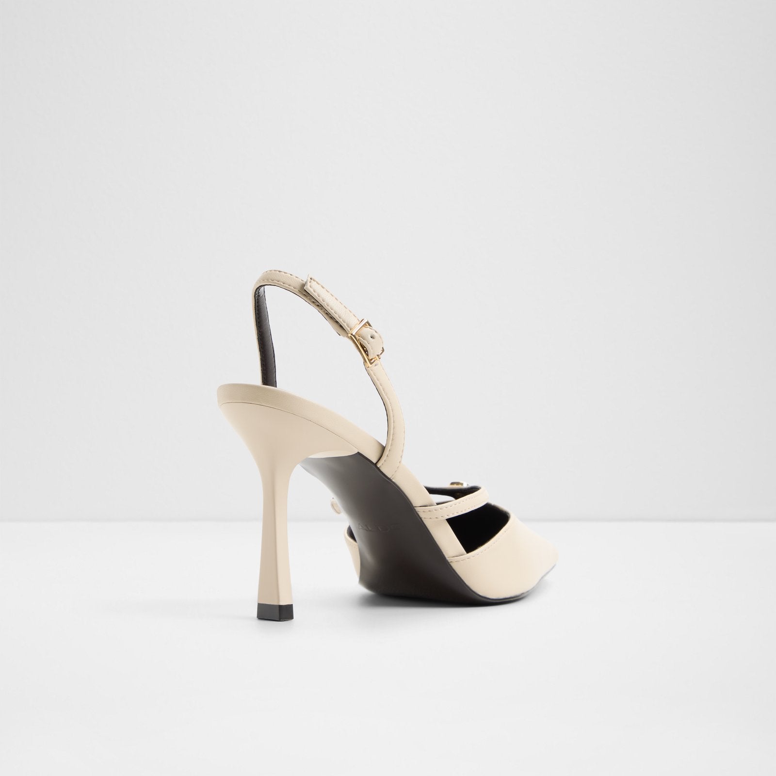 Swanky / أحذية بكعب