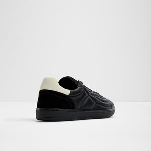 Thepitch / Sneakers