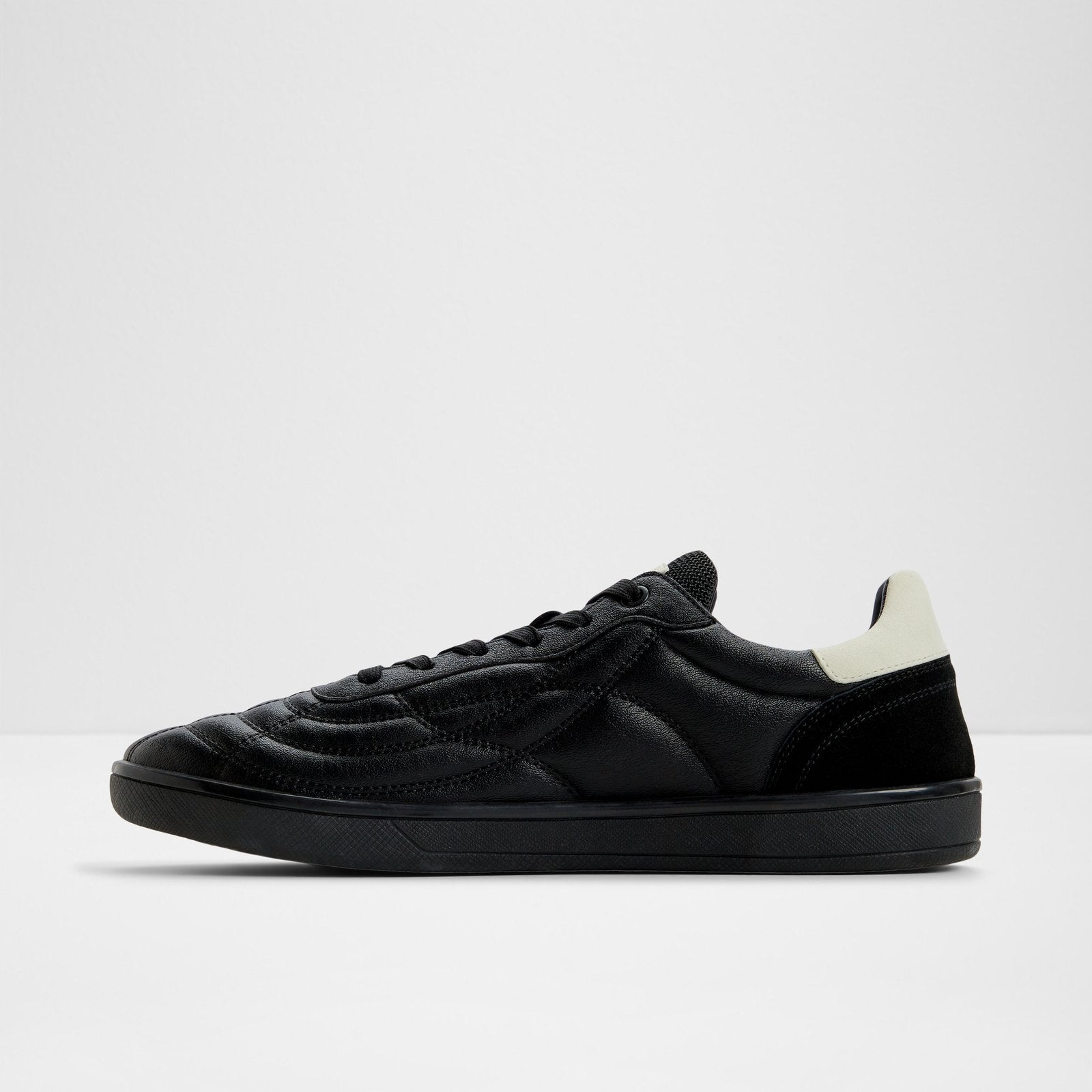 Thepitch / Sneakers