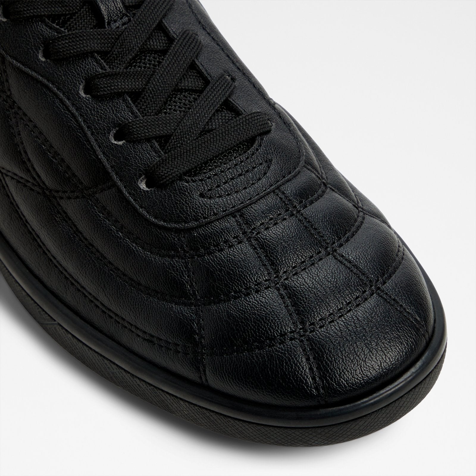 Thepitch / Sneakers