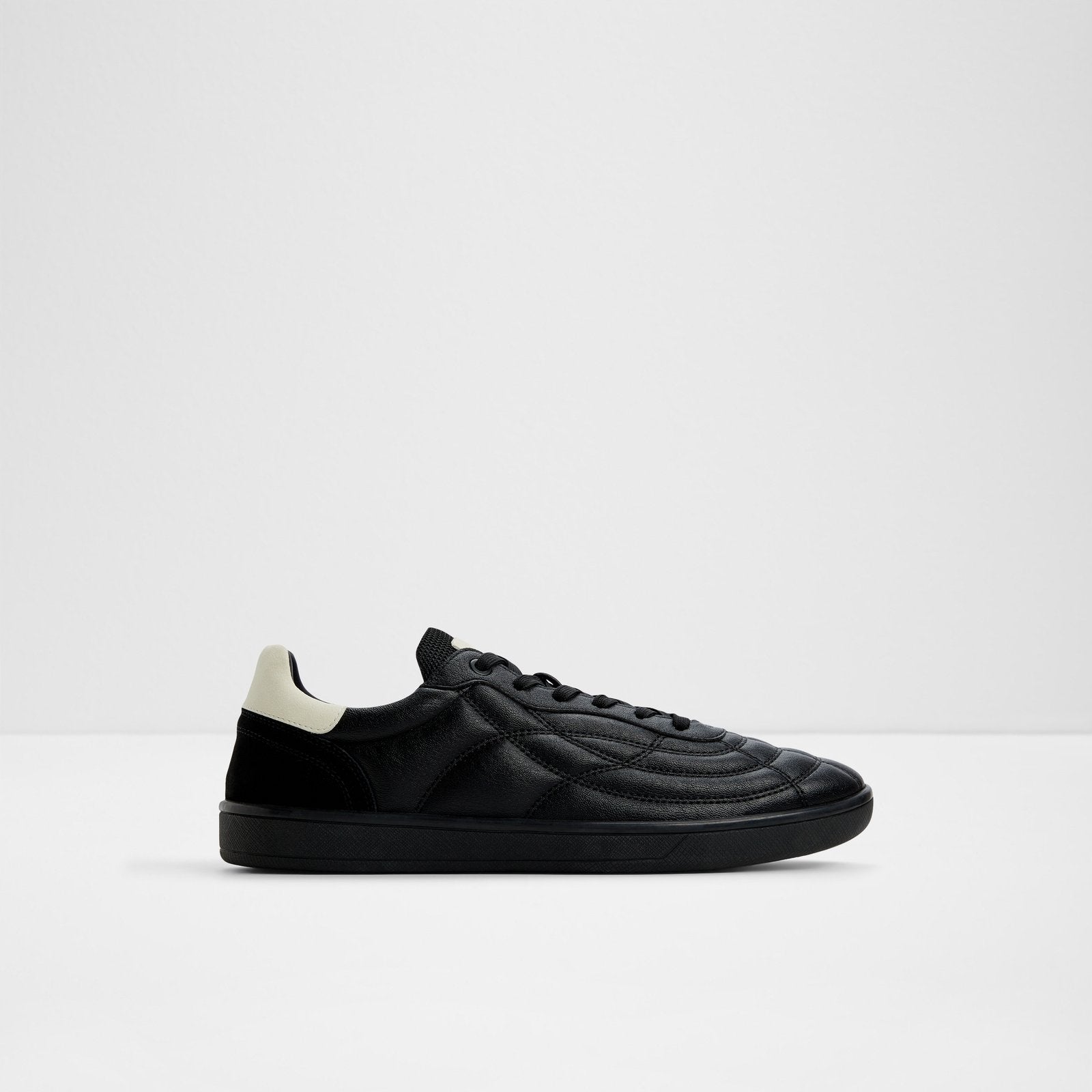 Thepitch / Sneakers
