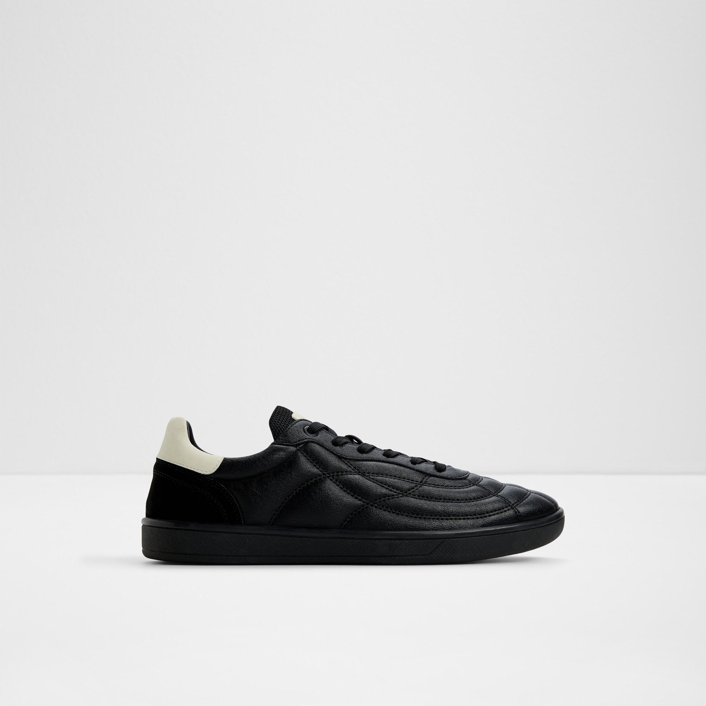 Thepitch / Sneakers
