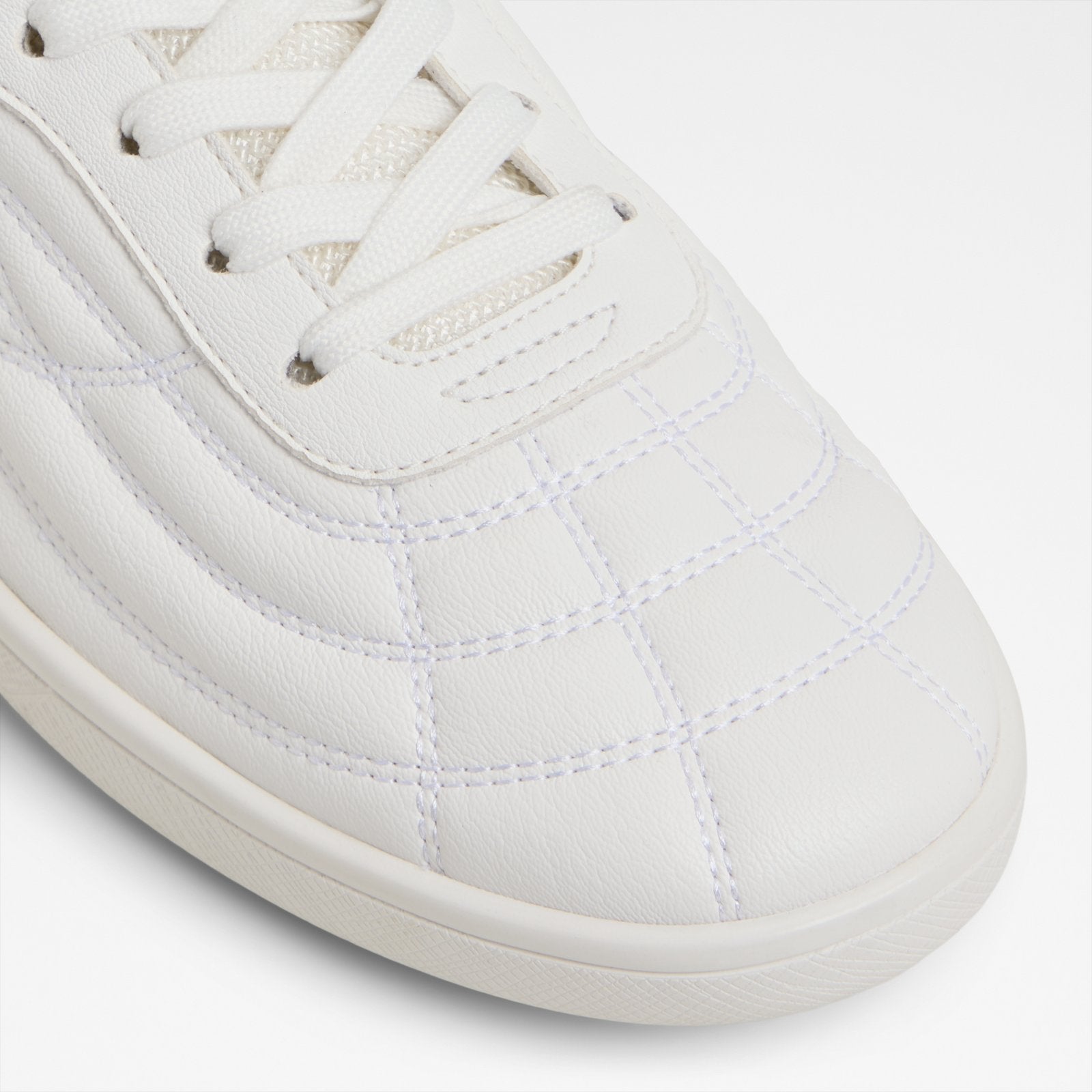 Thepitch / Sneakers