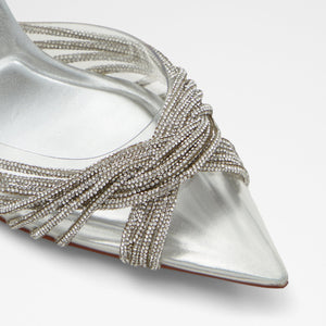 Thubeth / Heeled Shoes