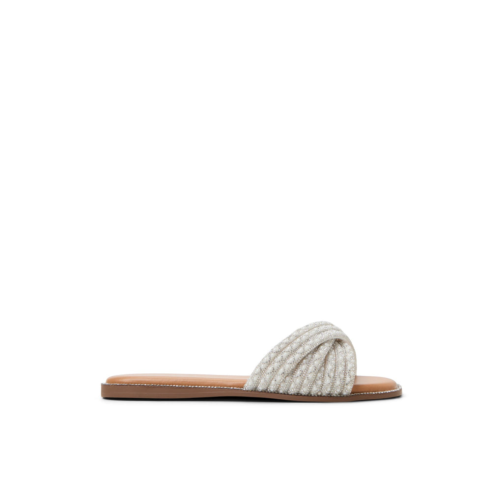 Veronna  /  Flat Sandals