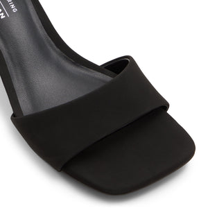 Vicki / Heeled Sandals