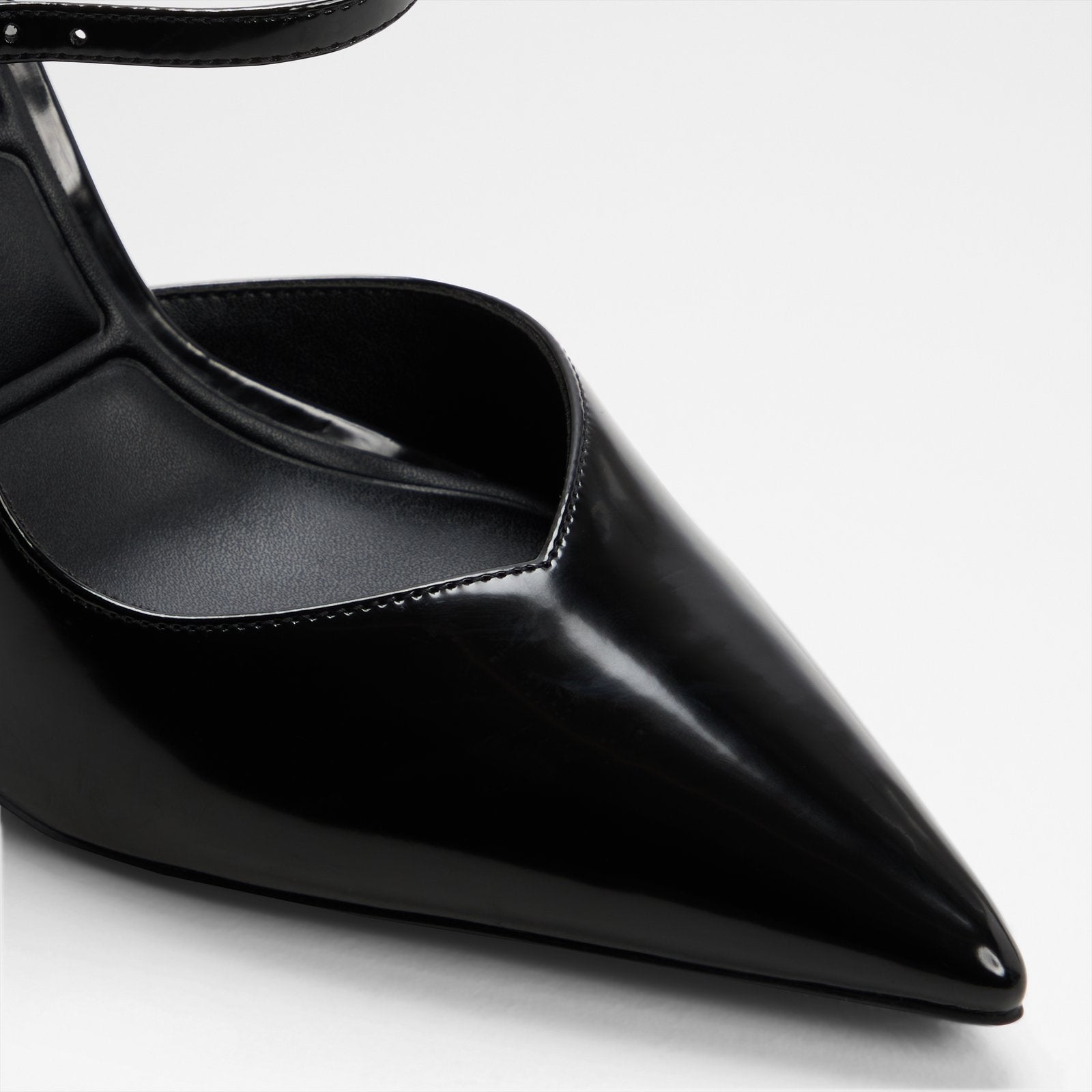 Vivenne / Heeled Shoes