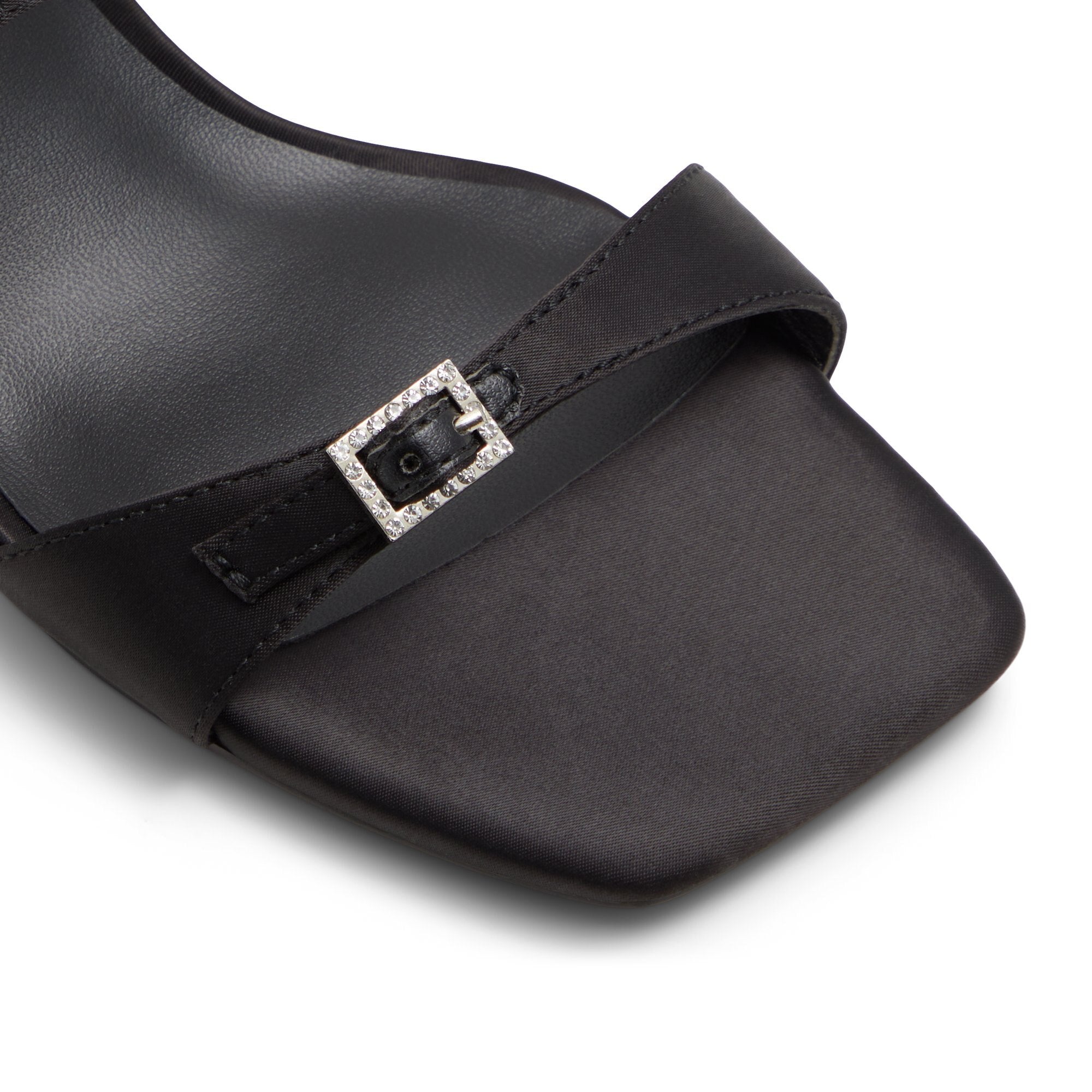 Viviennne / Heeled Sandals