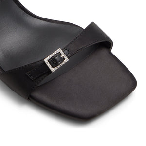 Viviennne / Heeled Sandals