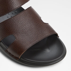 Windham / Flat Sandals