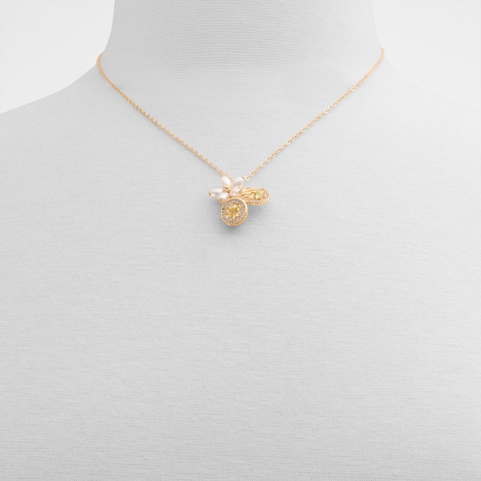 Zestie / Necklaces