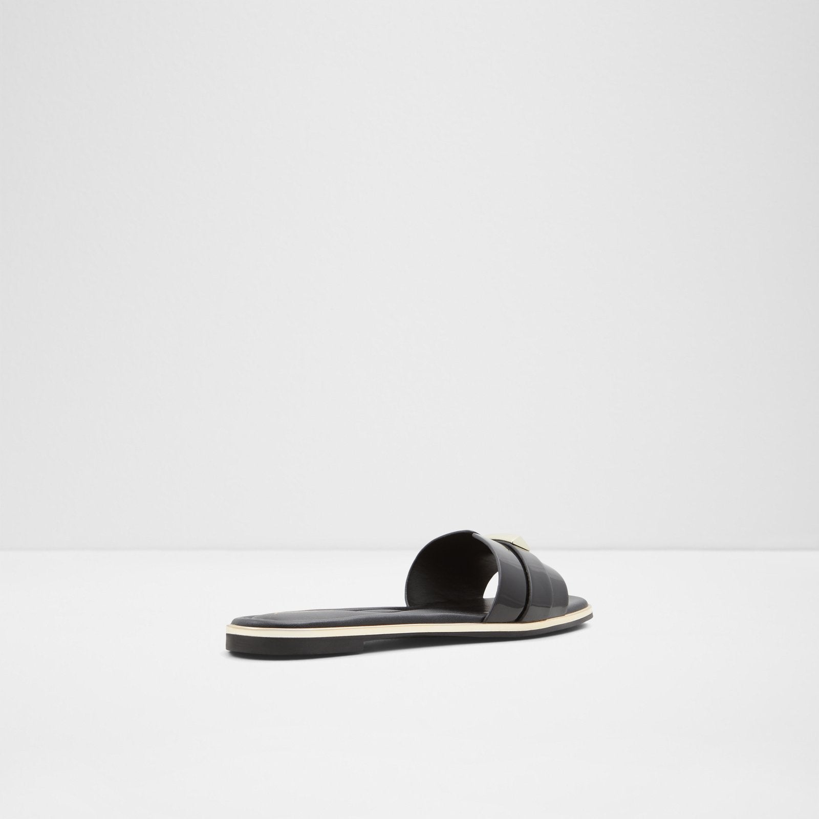 Darine / Flat Sandals
