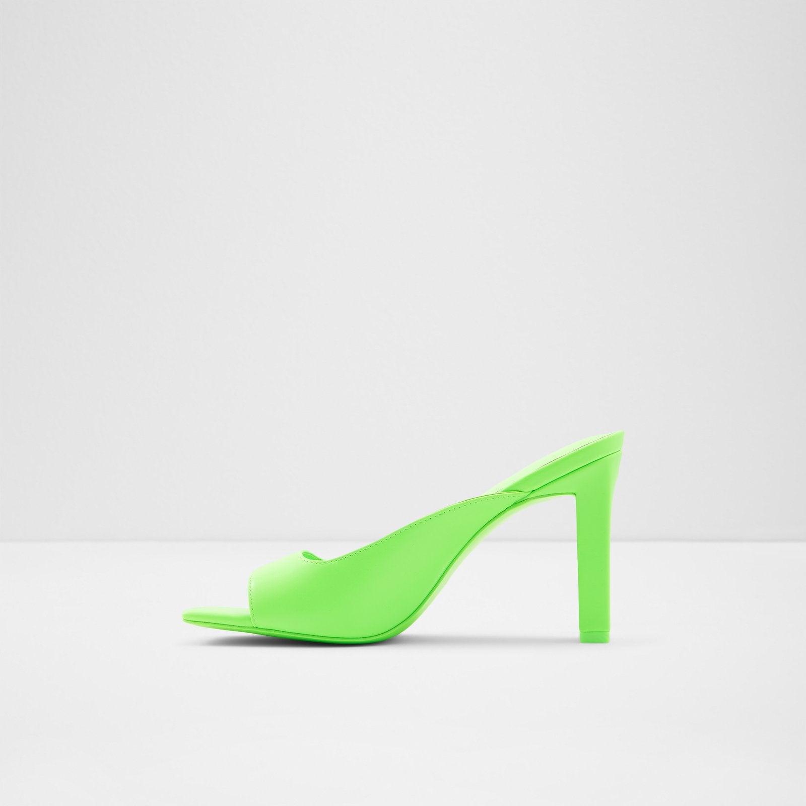 Manolo Blahnik | Hangisi 105 bright green satin pumps | Savannahs