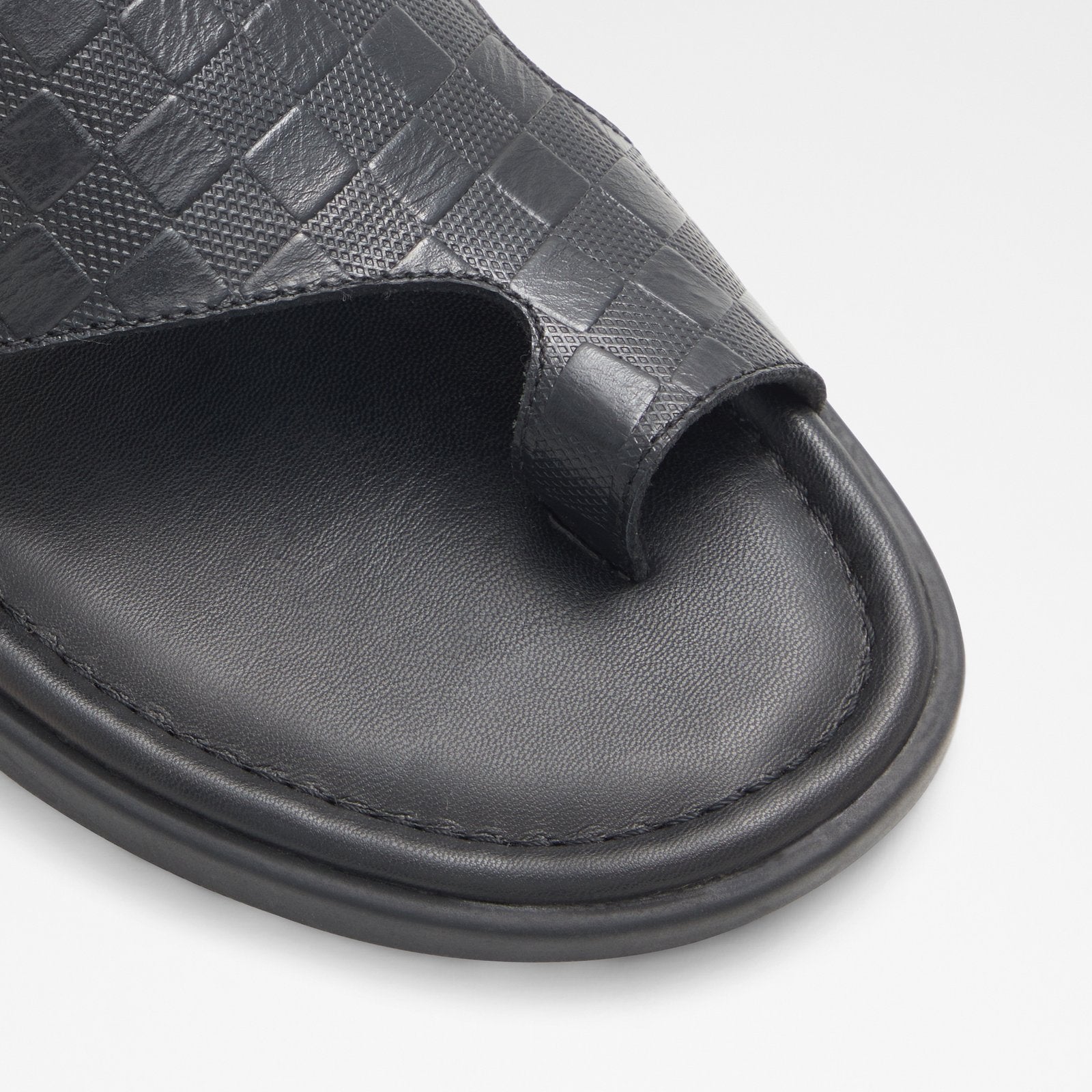 Seif / Flat Sandals